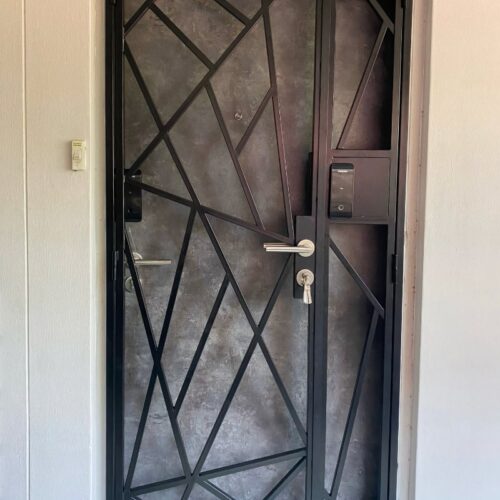 gdw metal gate with gray door