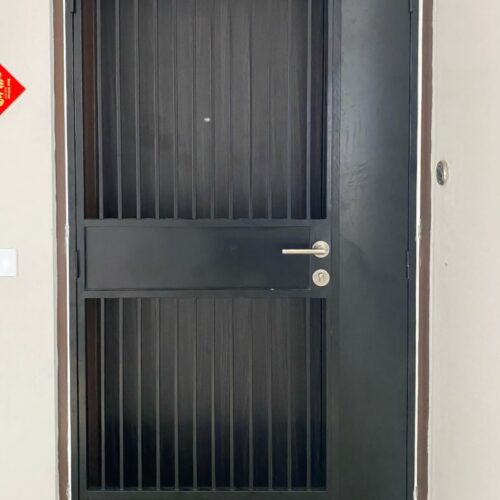 gdw metal gate with black door